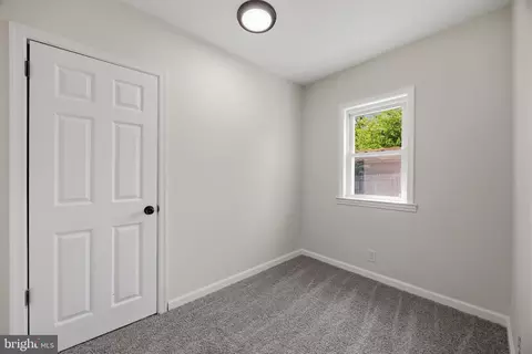 Entry Way - 1561 Efford Rd, Pasadena, MD 21122 photo 8 of 11