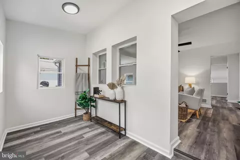 Entry Way - 1561 Efford Rd, Pasadena, MD 21122 photo 5 of 11