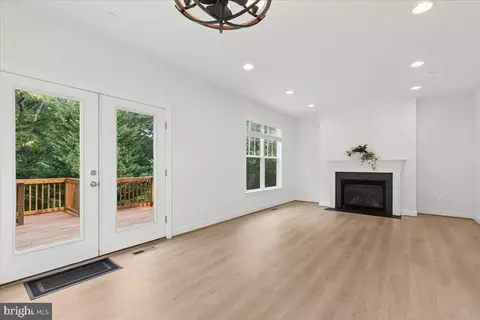 Living - 603 Overhill Dr, Edgewater, MD 21037 photo 3 of 4