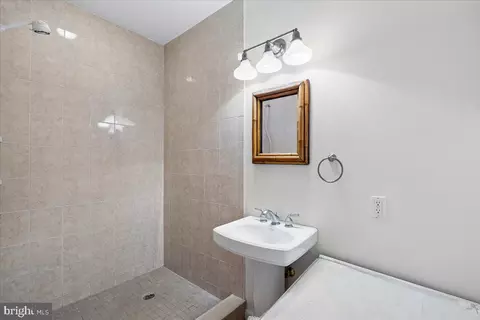 Bath - 126 Gilbert Ct, Edgewater, MD 21037 photo 3 of 4