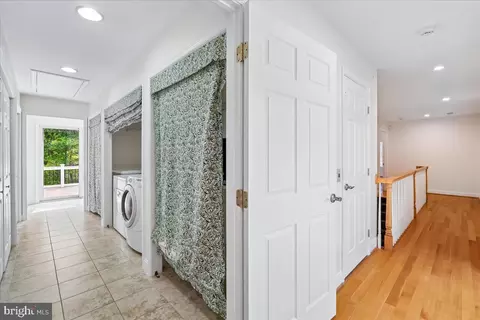 Entry Way - 126 Gilbert Ct, Edgewater, MD 21037 photo 4 of 4