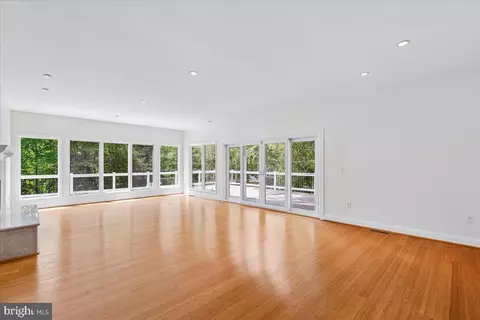 Living - 126 Gilbert Ct, Edgewater, MD 21037 photo 4 of 8