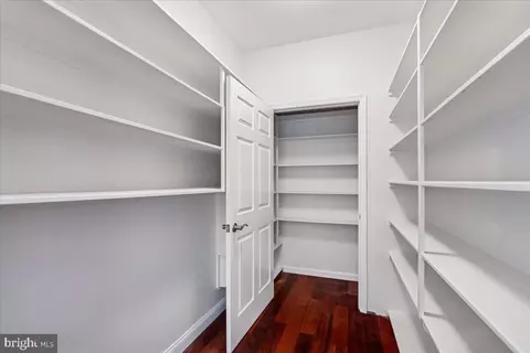 Entry Way - 126 Gilbert Ct, Edgewater, MD 21037 photo 3 of 4
