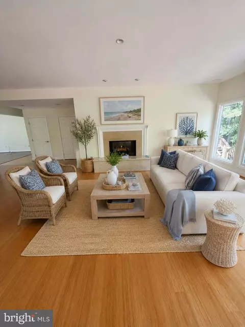 Living - 126 Gilbert Ct, Edgewater, MD 21037 photo 5 of 8