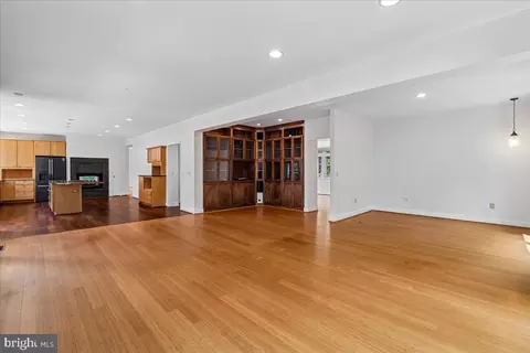Living - 126 Gilbert Ct, Edgewater, MD 21037 photo 2 of 8