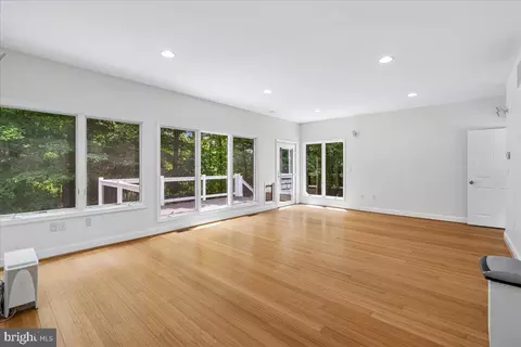 Living - 126 Gilbert Ct, Edgewater, MD 21037 photo 6 of 8
