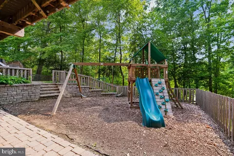 Exterior - 126 Gilbert Ct, Edgewater, MD 21037 photo 10 of 13