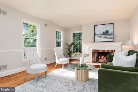 Living - 1218 Balfour Dr, Arnold, MD 21012 photo 3 of 5