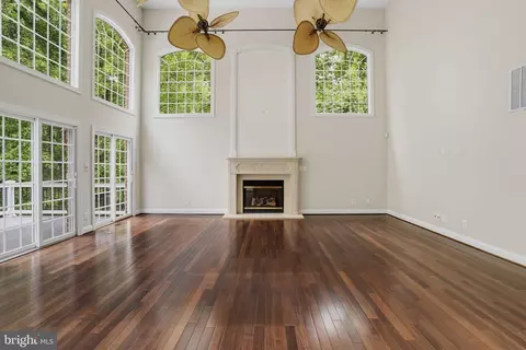 Living - 3404 Burgh Ln, Edgewater, MD 21037 photo 2 of 12
