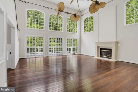 Living - 3404 Burgh Ln, Edgewater, MD 21037 photo 3 of 12