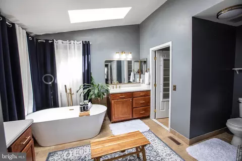 Bath - 157 Bragg Blvd, Odenton, MD 21113 photo 3 of 7
