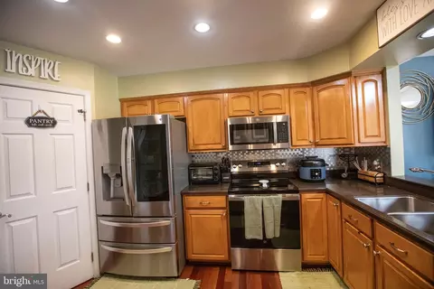 Kitchen - 157 Bragg Blvd, Odenton, MD 21113 photo 2 of 3