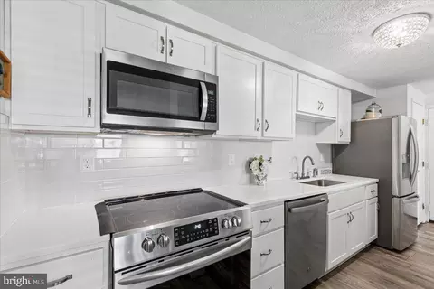 Kitchen - 625 Deering Rd #2A, Pasadena, MD 21122 photo 4 of 6