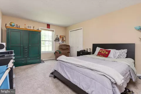 Bedroom - 6420 Meadowlark Dr, Dunkirk, MD 20754 photo 3 of 10