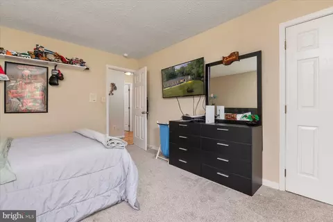 Bedroom - 6420 Meadowlark Dr, Dunkirk, MD 20754 photo 4 of 10