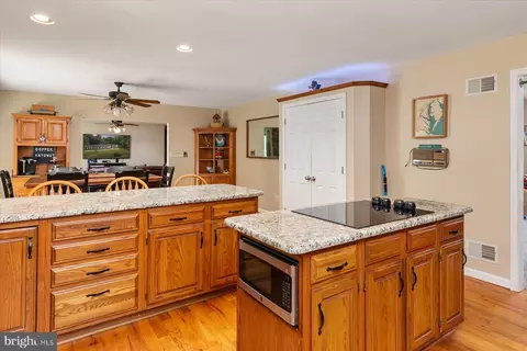 Kitchen - 6420 Meadowlark Dr, Dunkirk, MD 20754 photo 2 of 3