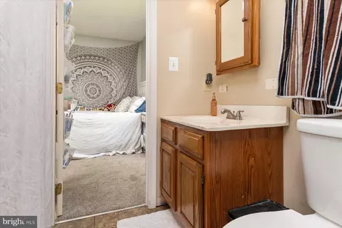 Bath - 6420 Meadowlark Dr, Dunkirk, MD 20754 photo 2 of 3