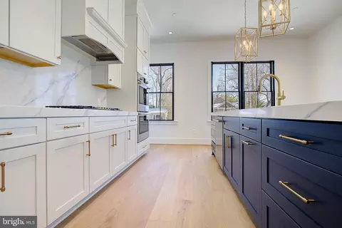 Entry Way - 48 E Lake Dr # A, Annapolis, MD 21403 photo 2 of 4