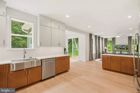 Kitchen - 1392 Baltimore Annapolis Blvd, Arnold, MD 21012 photo 5 of 6