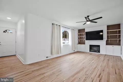 Entry Way - 4 Hampton Rd, Linthicum Heights, MD 21090 photo 1 of 8