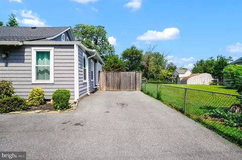 Exterior - 2908 Main St, Edgewater, MD 21037 photo 7 of 9