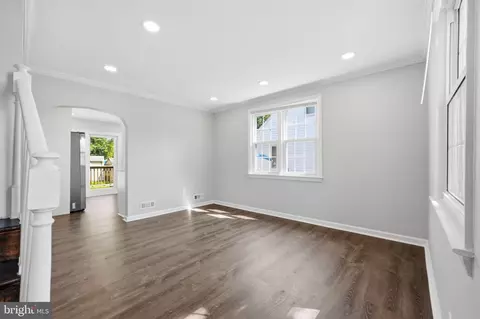 Living - 176 Carroll Rd, Pasadena, MD 21122 photo 5 of 6