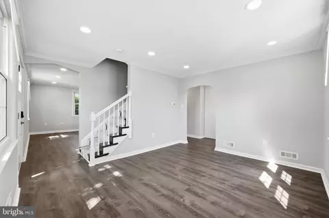 Entry Way - 176 Carroll Rd, Pasadena, MD 21122 photo 2 of 5