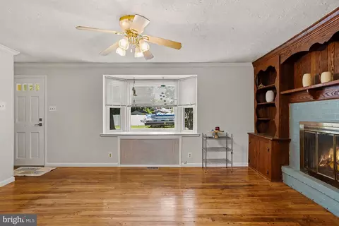 Living - 7685 Midway Ave, Pasadena, MD 21122 photo 1 of 4