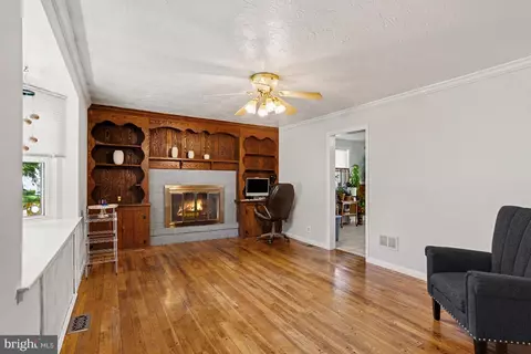 Living - 7685 Midway Ave, Pasadena, MD 21122 photo 3 of 4