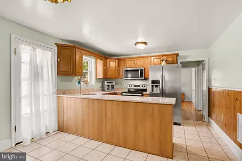 Kitchen - 7685 Midway Ave, Pasadena, MD 21122 photo 3 of 5