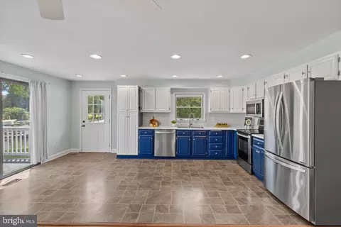 Kitchen - 971 Forest Dr, Arnold, MD 21012 photo 2 of 3