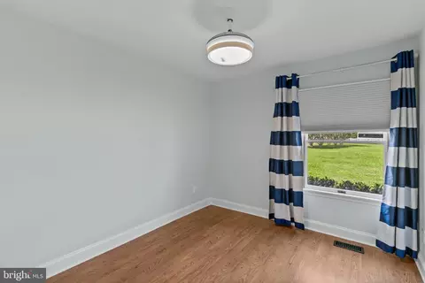 Bedroom - 971 Forest Dr, Arnold, MD 21012 photo 5 of 8