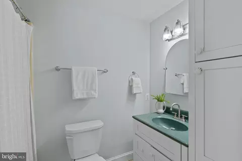 Bath - 971 Forest Dr, Arnold, MD 21012 photo 1 of 4