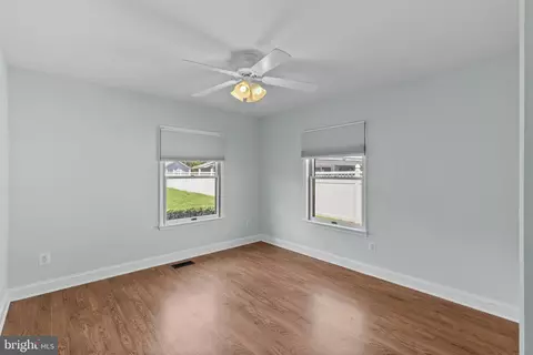 Bedroom - 971 Forest Dr, Arnold, MD 21012 photo 3 of 8