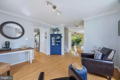 Entry Way - 233 Circle Rd, Pasadena, MD 21122 photo 2 of 2