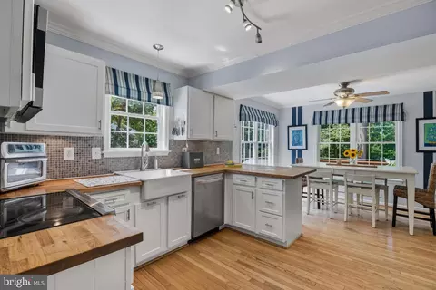 Kitchen - 233 Circle Rd, Pasadena, MD 21122 photo 1 of 4
