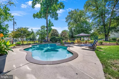 Exterior - 233 Circle Rd, Pasadena, MD 21122 photo 5 of 16