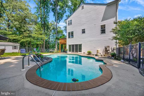 Exterior - 233 Circle Rd, Pasadena, MD 21122 photo 6 of 16