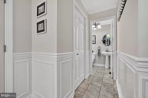 Entry Way - 8327 Sail Ct, Pasadena, MD 21122 photo 3 of 8