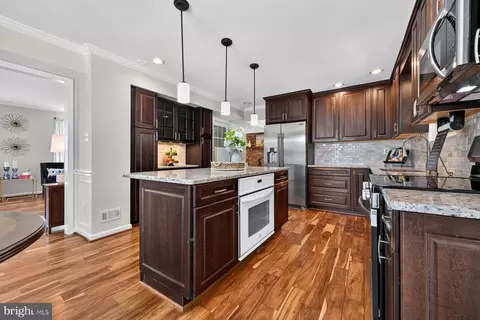 Kitchen - 8327 Sail Ct, Pasadena, MD 21122 photo 3 of 6