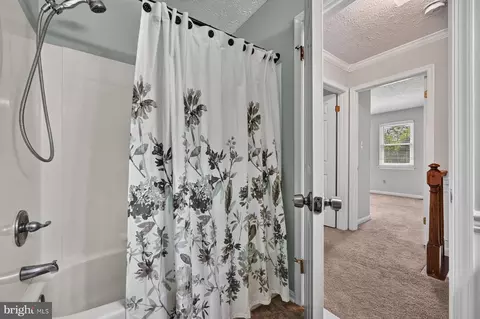 Entry Way - 8327 Sail Ct, Pasadena, MD 21122 photo 4 of 8
