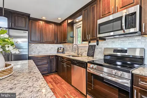 Kitchen - 8327 Sail Ct, Pasadena, MD 21122 photo 4 of 6