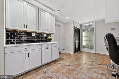 Entry Way - 8327 Sail Ct, Pasadena, MD 21122 photo 5 of 8