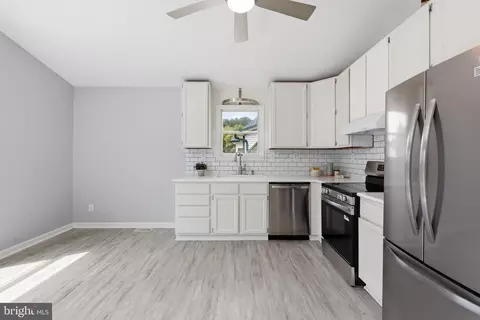 Entry Way - 5934 Sneed Dr, Deale, MD 20751 photo 2 of 2
