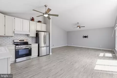 Living - 5934 Sneed Dr, Deale, MD 20751 photo 9 of 14