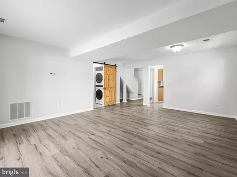 Living - 369 Volley Ct, Arnold, MD 21012 photo 2 of 4