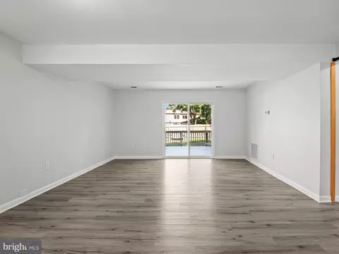 Living - 369 Volley Ct, Arnold, MD 21012 photo 4 of 4