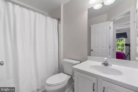 Bath - 2023 Compton Ct, Annapolis, MD 21401 photo 3 of 4