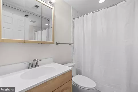 Bath - 2023 Compton Ct, Annapolis, MD 21401 photo 4 of 4