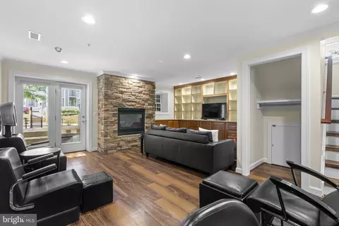 Living - 2023 Compton Ct, Annapolis, MD 21401 photo 1 of 3